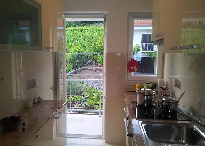 Lenka Appartement Zavala