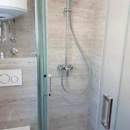 Lenka Apartmán Zavala