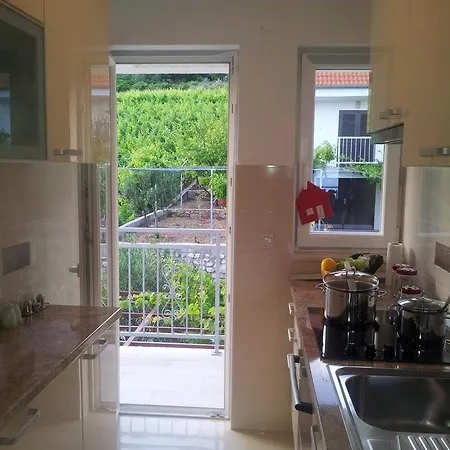 Lenka Apartmán Zavala