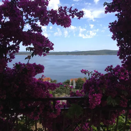 Lenka Apartmán Zavala